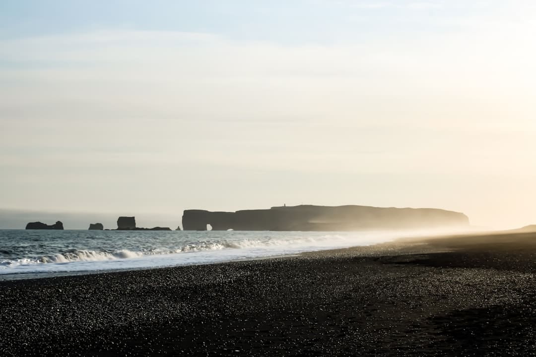 宋佳佟丽娅电影《轻于鸿毛》七夕定量点映 带上姐妹一同高兴动身